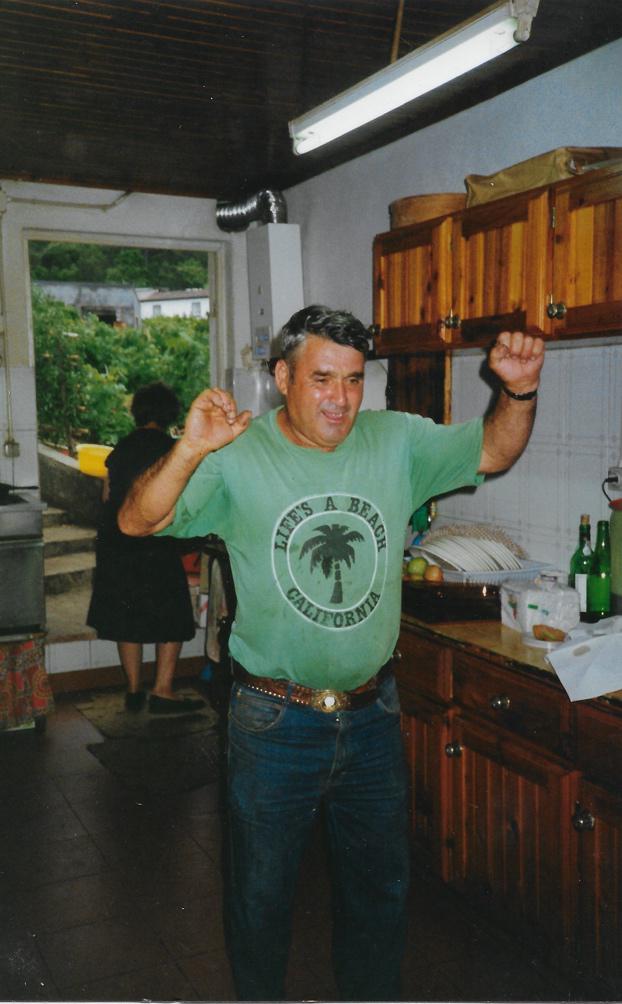 Manuel Medeiros dancing